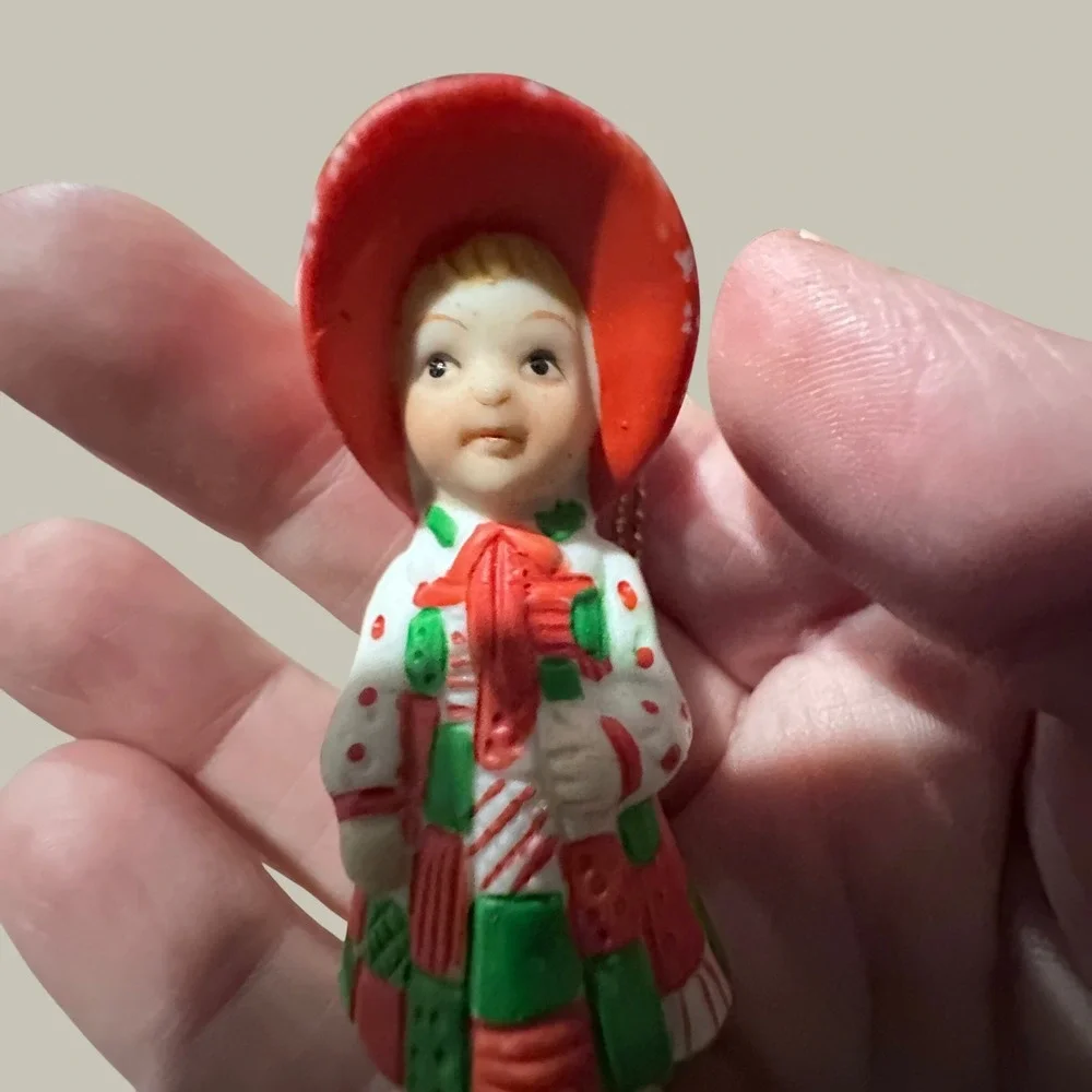 WWA‎ Inc Girl Figurine Ornament Red Green Patchwork Dress Sun Bonnet Vintage
